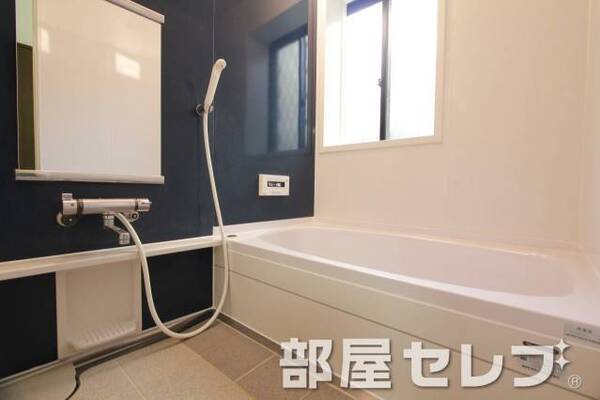 お風呂も広いですよ。