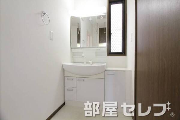 洗髪洗面化粧台。