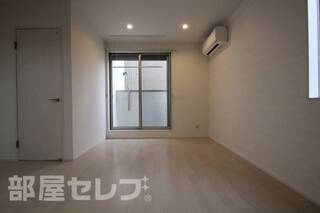 ※105号室の建築中の写真です。