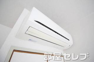 冷暖房エアコン完備。