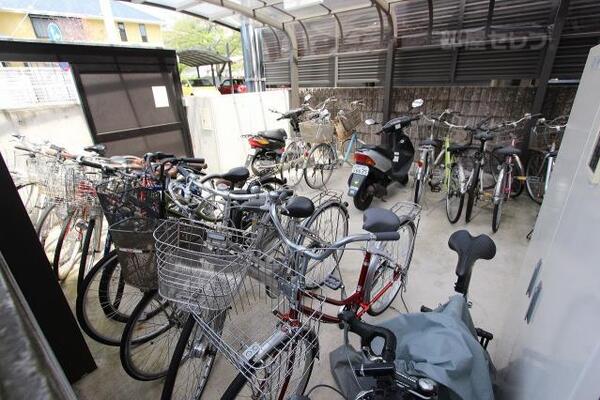 専用の駐輪場があるので、防犯面安心です。