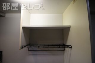 シンプルなデザインのドア。