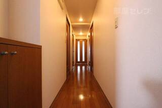 廊下からの扉は動線妨げにくく作ってありますよ
