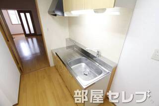 段落ちキッチン。