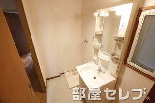 独立洗面化粧台。