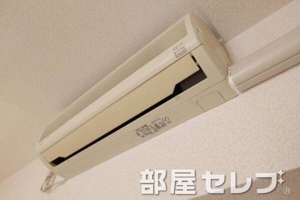 冷暖房エアコン。