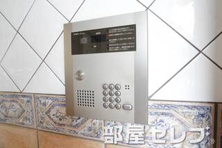 オートロック完備。