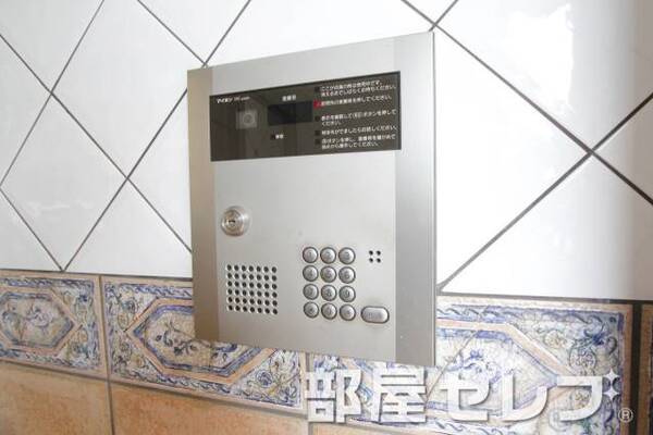 オートロック完備。