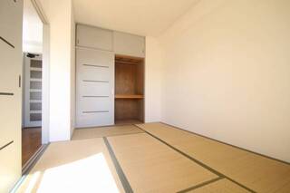 和室のお部屋で落ち着きますね。