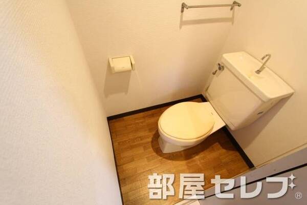 落ち着いた空間のトイレ　考え事には持ってこい