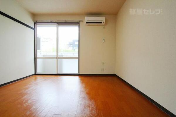 明るいお部屋です。