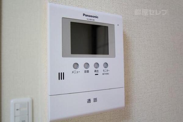 テレビモニターホンで来客時も確認ができます。