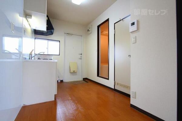 4.5帖のダイニングルームです。