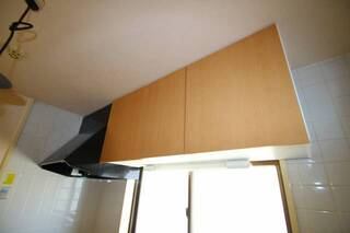 キッチン上部収納です。