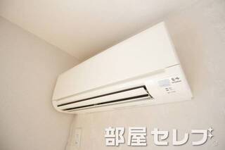 冷暖房エアコン。