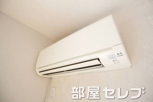 冷暖房エアコン。