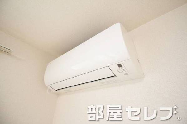 冷暖房エアコン。