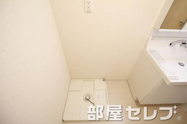 洗濯機置場はこちらへ。