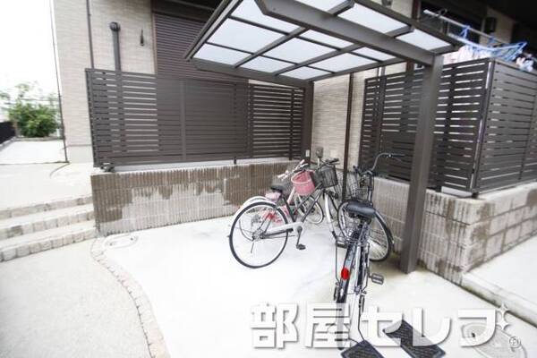 駐輪場。