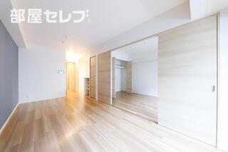 使い勝手のいい4枚扉です。