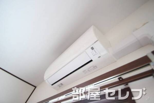 冷暖房エアコン。
