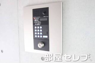 オートロック完備。