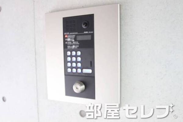 オートロック完備。