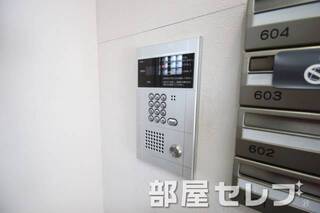 オートロック完備。