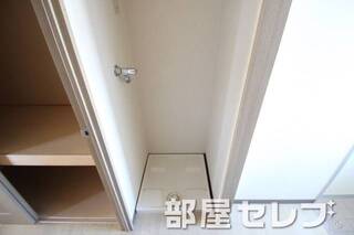 室内洗濯機置場。