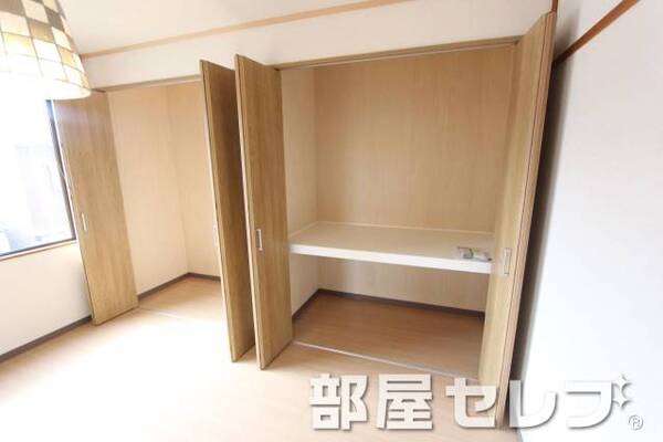奥行きのある大収納。