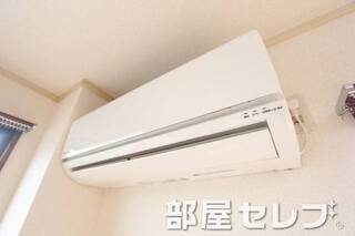 冷暖房エアコン。