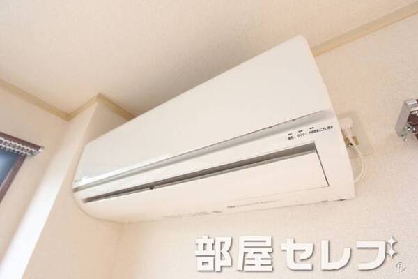 冷暖房エアコン。