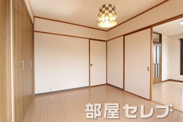 南側の洋室。