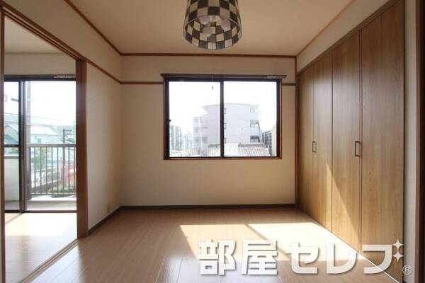 違う角度からの寝室。