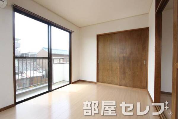 違う角度からの居室。