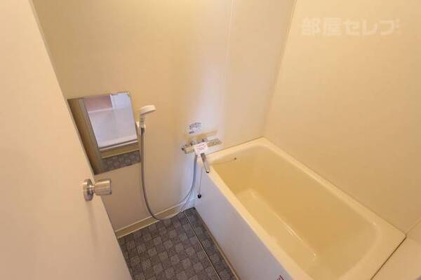 シャワーが便利なお風呂場です。