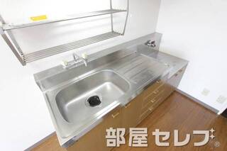段落ちキッチン。