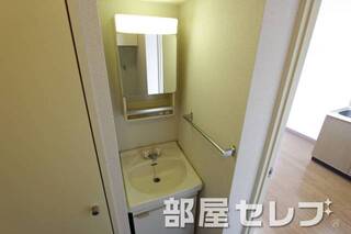 独立洗面化粧台。