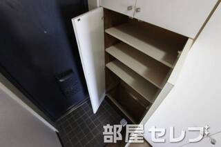 シューズボックス。