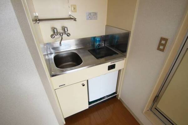 1口電気コンロ付き。