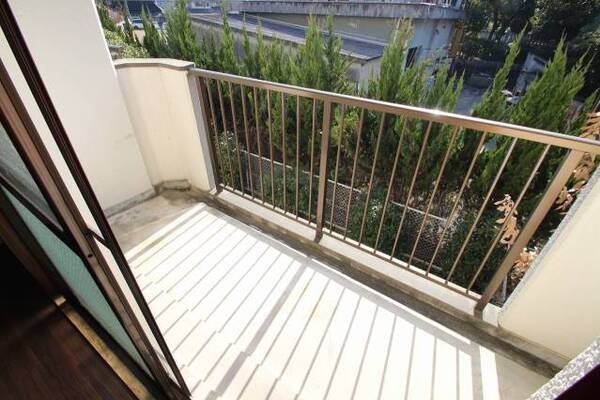 南向きのベランダです日当たり良好