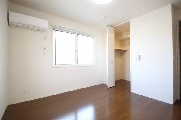 明るいお部屋です。