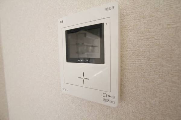 TVモニター付きで来客者が確認でき安心です。