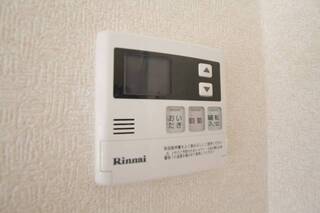 室外から温度調節でき楽です。