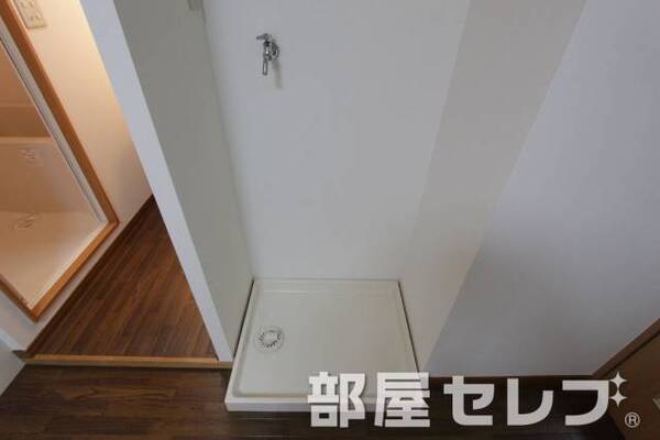 洗濯機置き場は室内です。