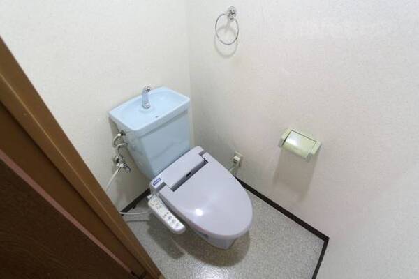 ウォシュレット付です。
