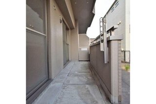 広いベランダで、洗濯物もたくさん干せます。
