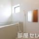 お風呂に小窓があります。