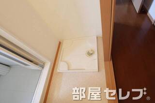洗濯機置き場はこちらへ。