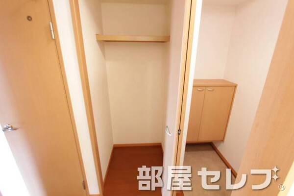 ここにも収納があります。